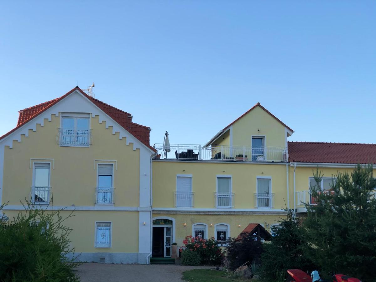 Holiday Centrum Zatec  Exterior photo