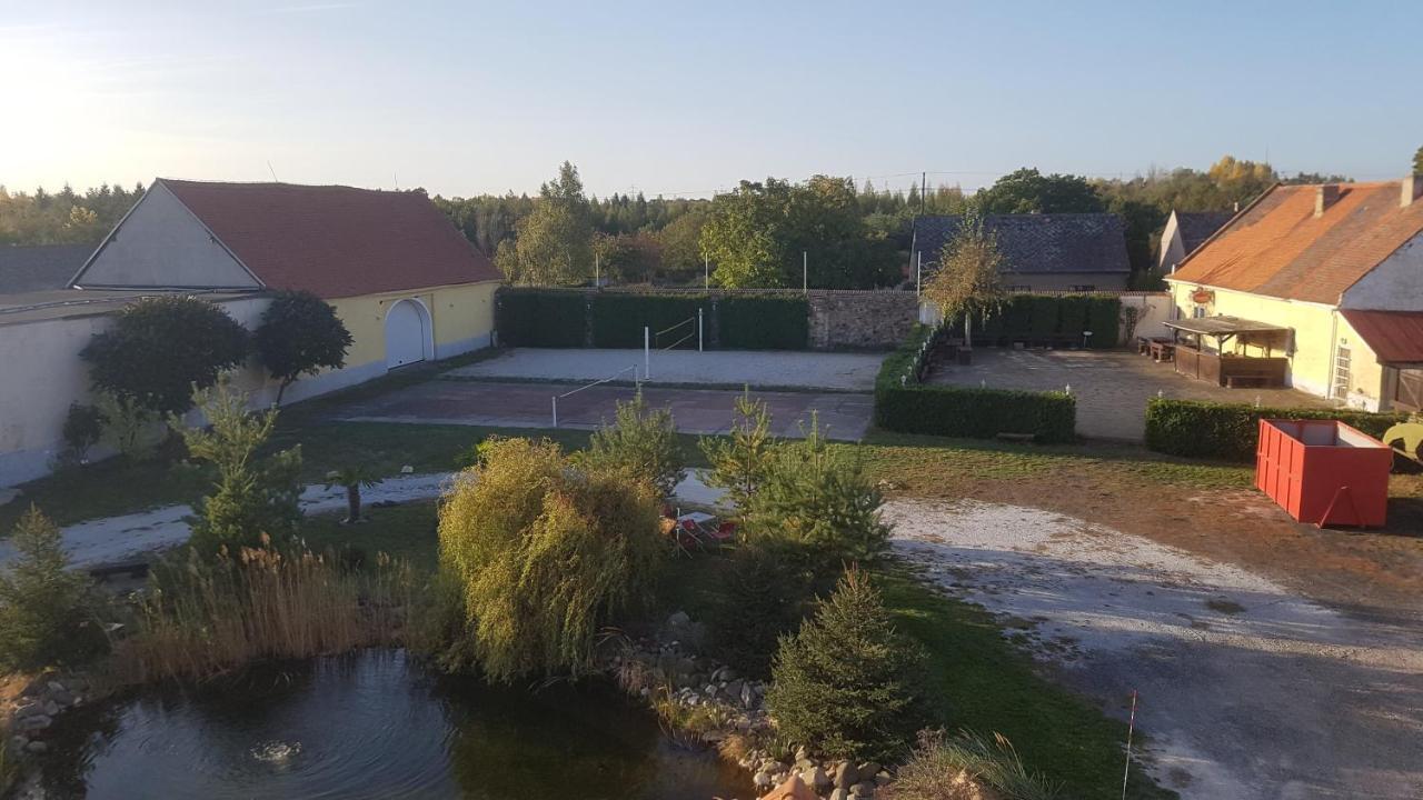 Holiday Centrum Zatec  Exterior photo
