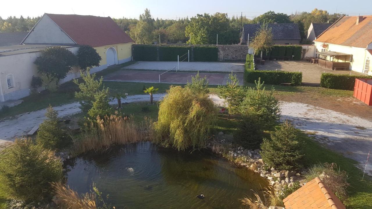 Holiday Centrum Zatec  Exterior photo